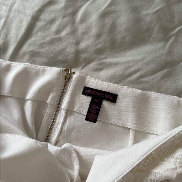 Material Girl Cream Shorts Pant Lace Skirt Festivals Beach - Picture 7 of 7